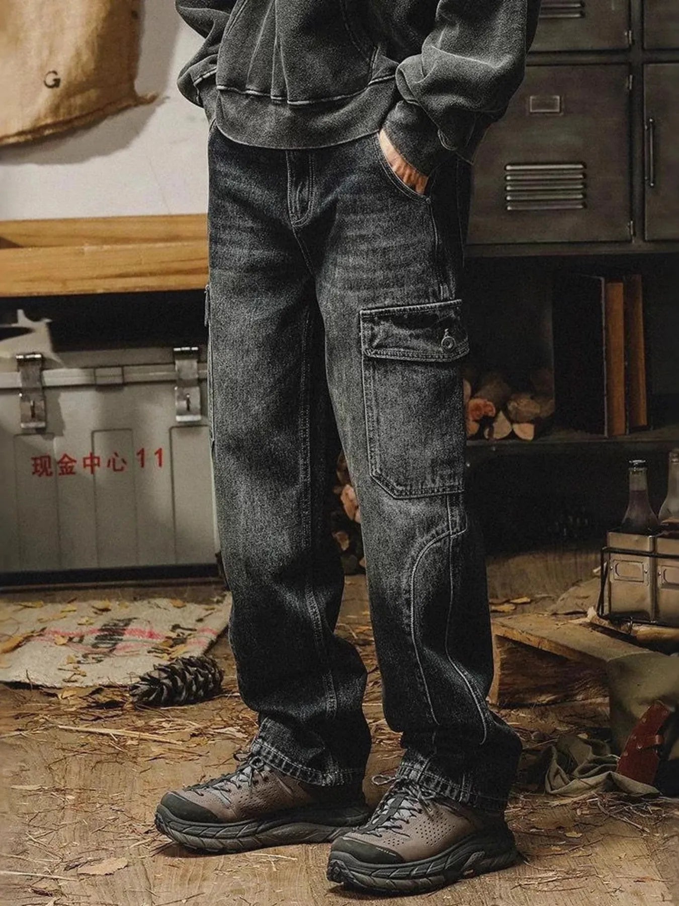 Men's Washed Wide Leg Cargo Jeans