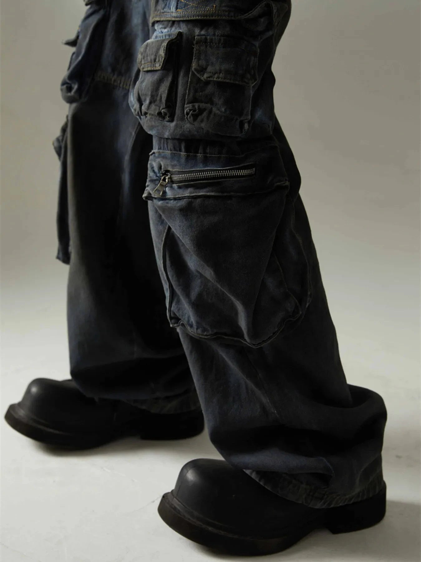 Men's Wide Leg Cargo Jeans