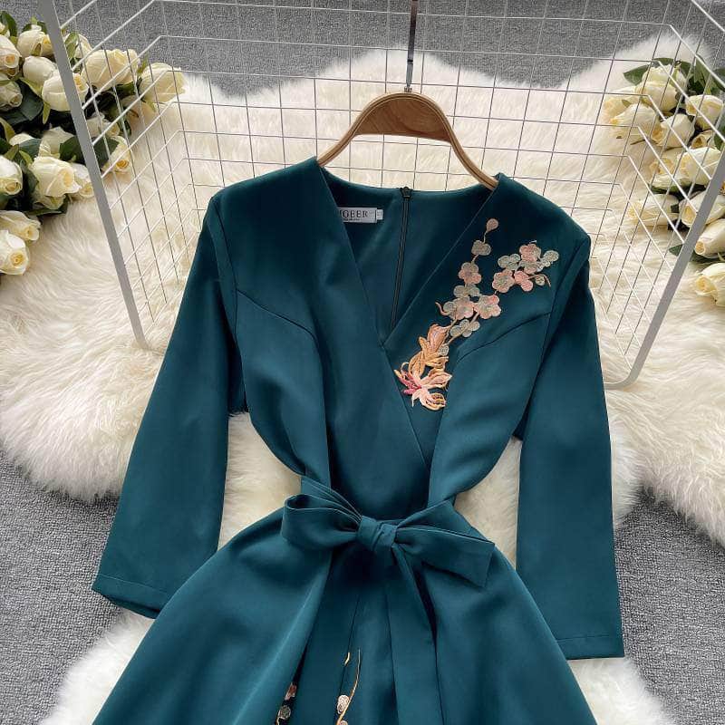 Mid-Sleeve Floral Embroidered Vintage Midi Dress