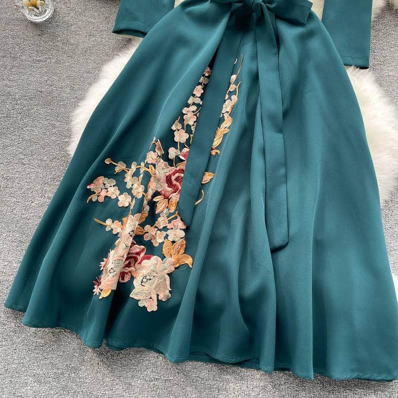 Mid-Sleeve Floral Embroidered Vintage Midi Dress