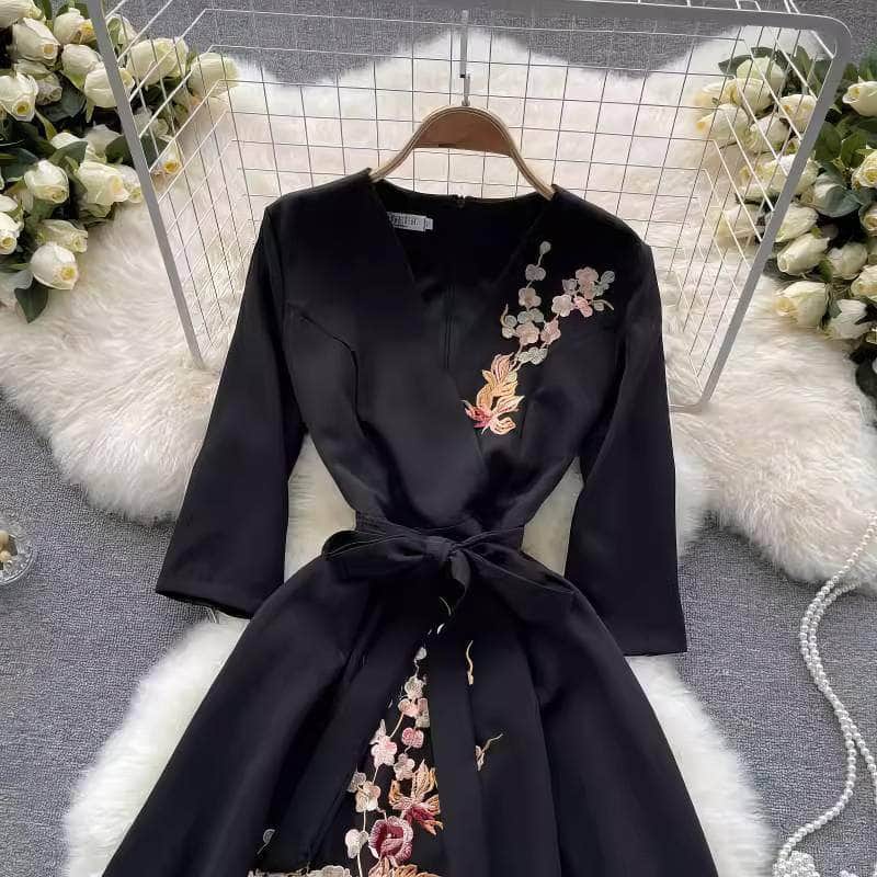 Mid-Sleeve Floral Embroidered Vintage Midi Dress