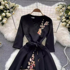 Mid-Sleeve Floral Embroidered Vintage Midi Dress