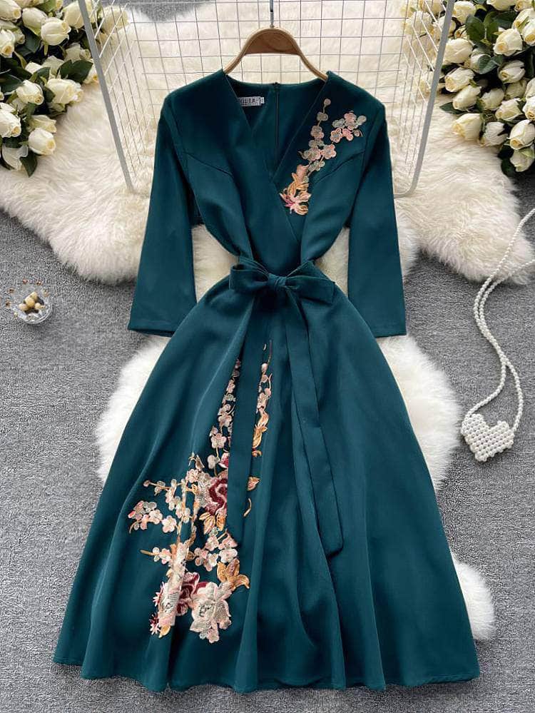Mid-Sleeve Floral Embroidered Vintage Midi Dress S / Green