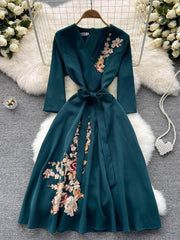 Mid-Sleeve Floral Embroidered Vintage Midi Dress S / Green