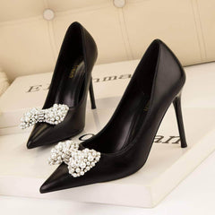 Pearl Bow Detailed Stiletto Pumps EU 33 / Black / 6CM