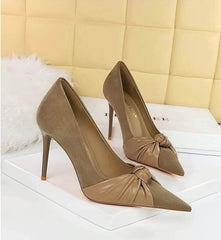 Pointed Toe Bow Detailed Suede Pumps