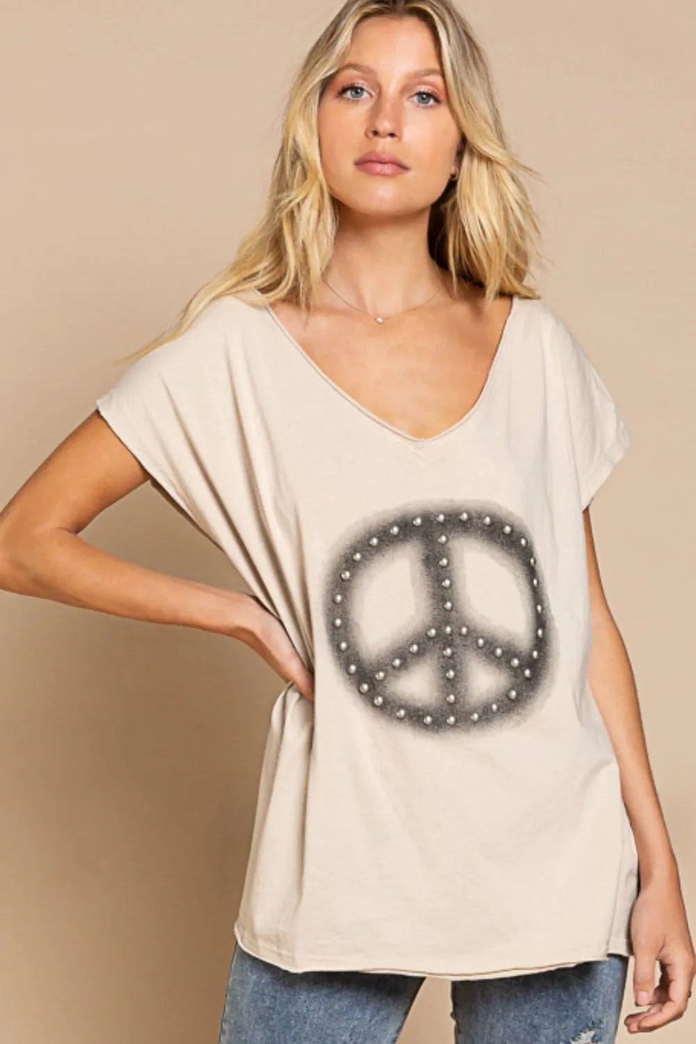 POL Peace Sign Studded V-Neck T-Shirt Cream / S