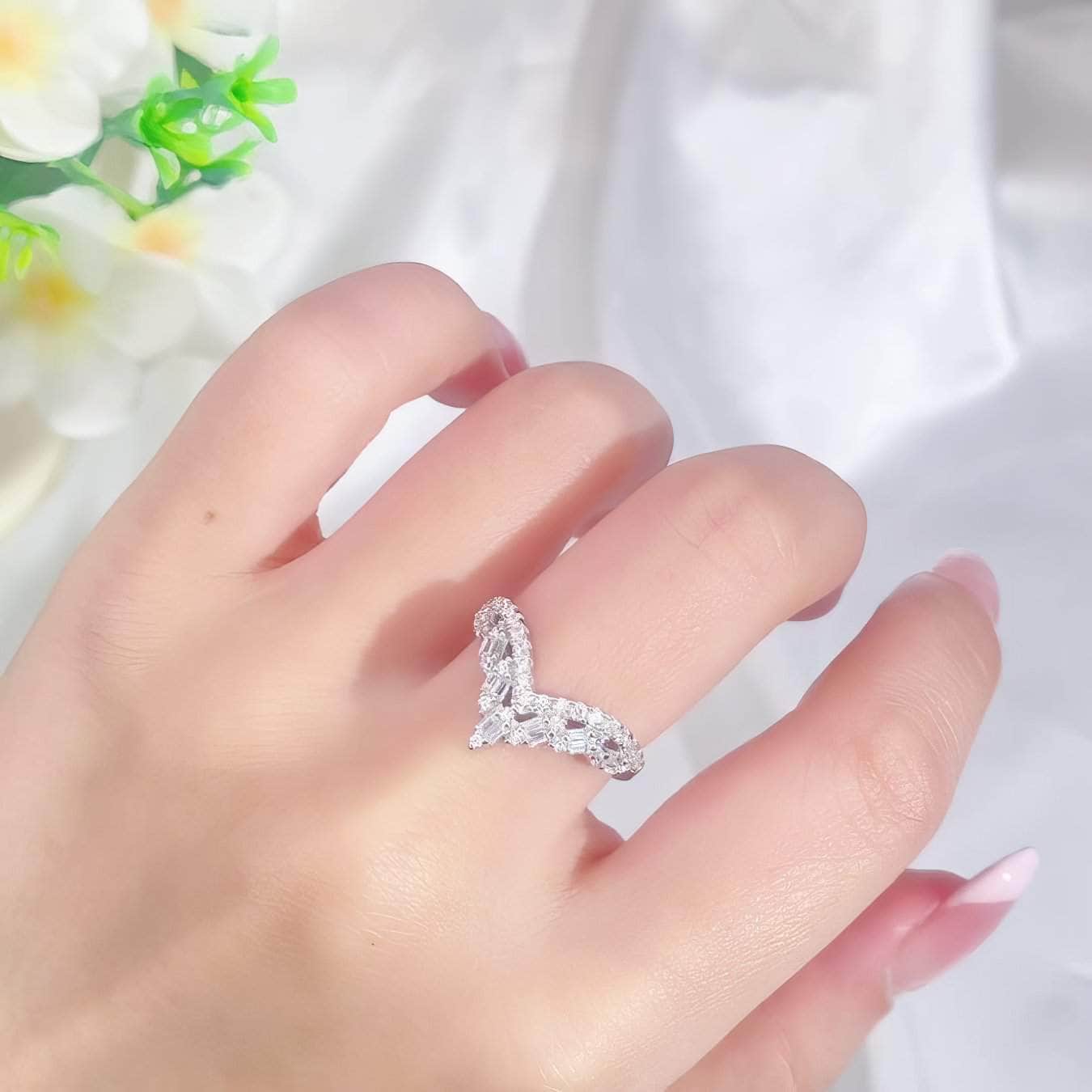 S925 Sterling Silver Curved V-Shape Lab Diamond Band Ring
