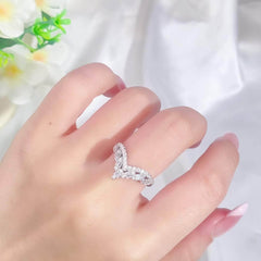 S925 Sterling Silver Curved V-Shape Lab Diamond Band Ring