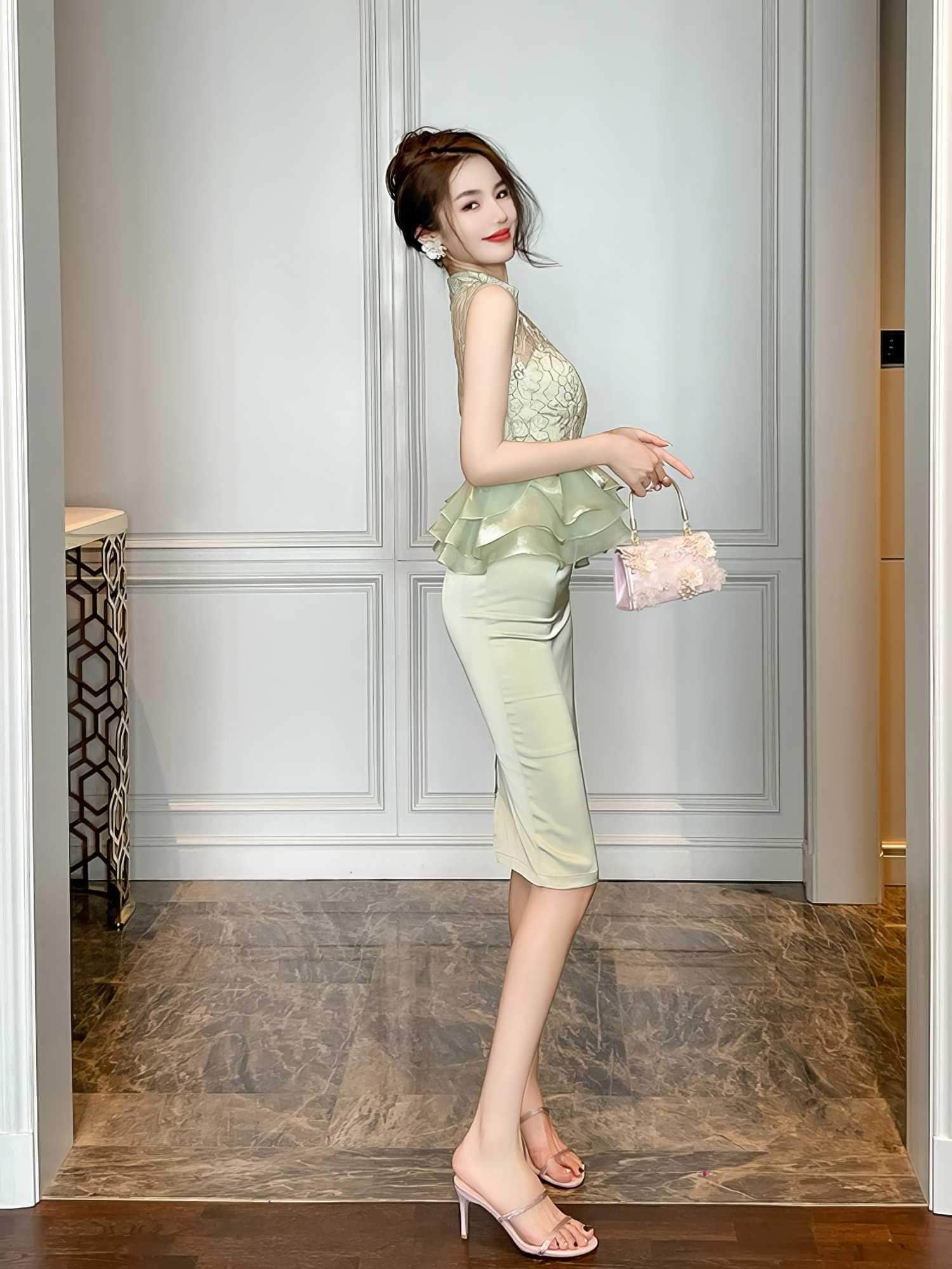 Sleeveless Halter Neck Ruffled Peplum Dress
