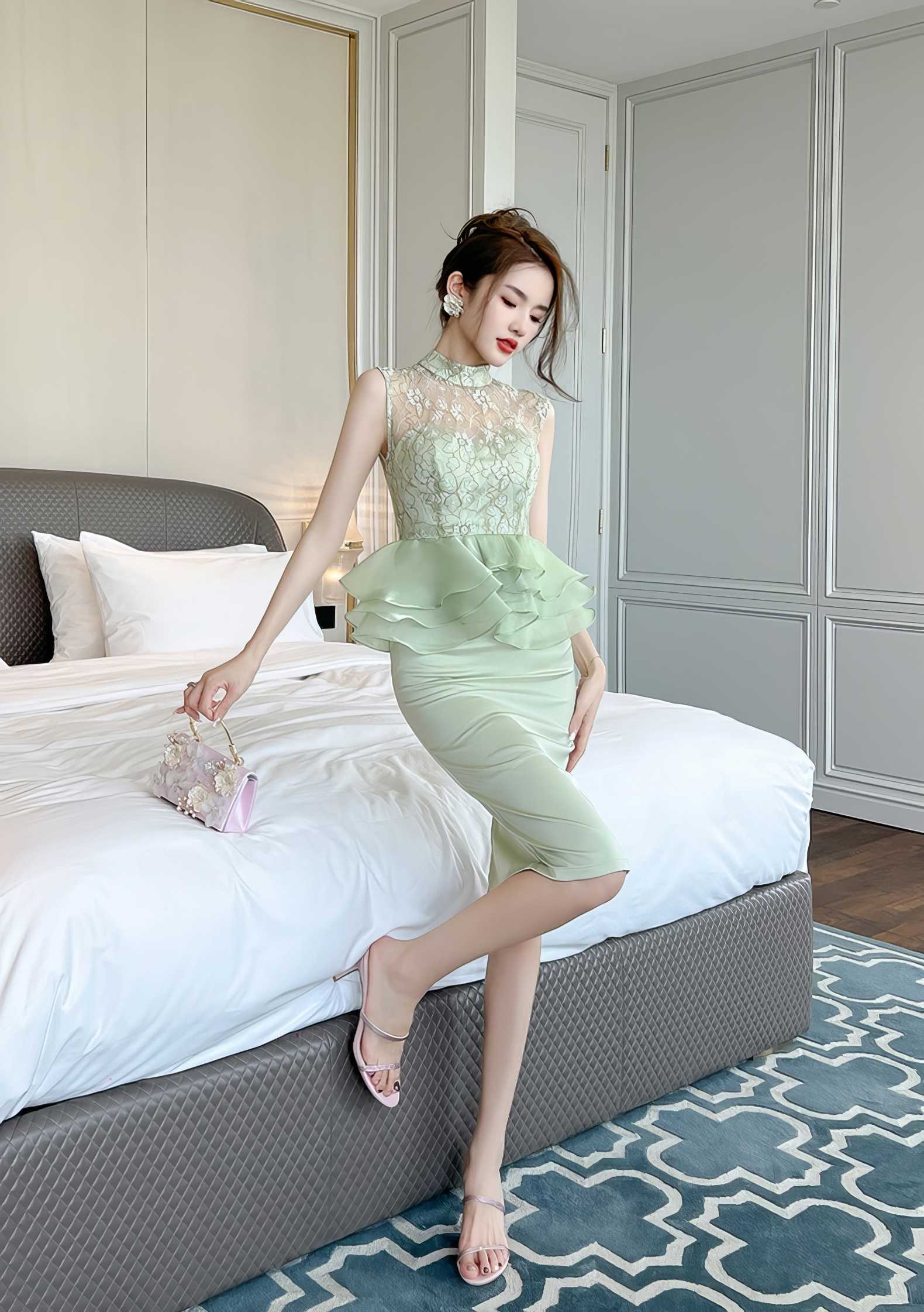 Sleeveless Halter Neck Ruffled Peplum Dress