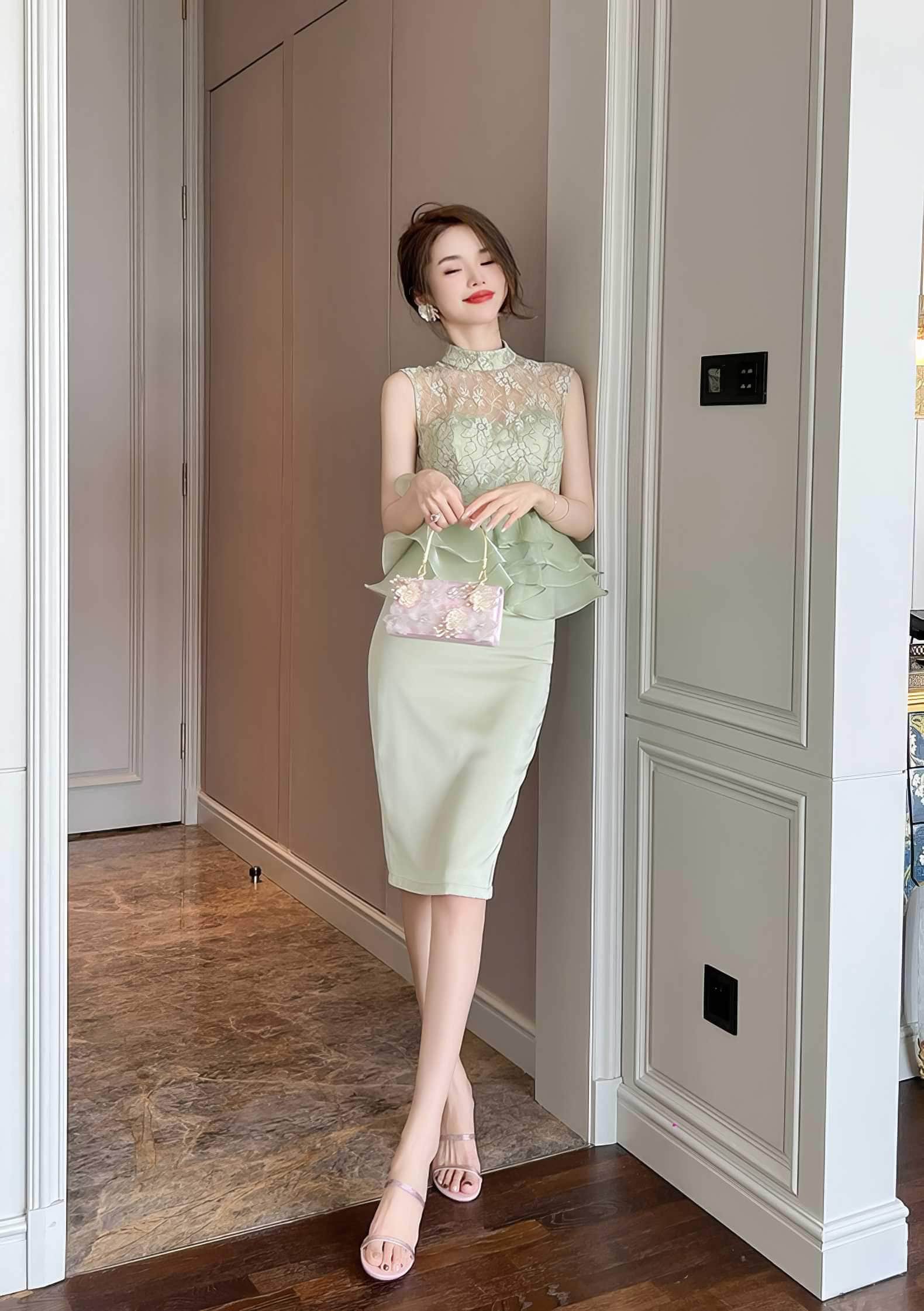 Sleeveless Halter Neck Ruffled Peplum Dress