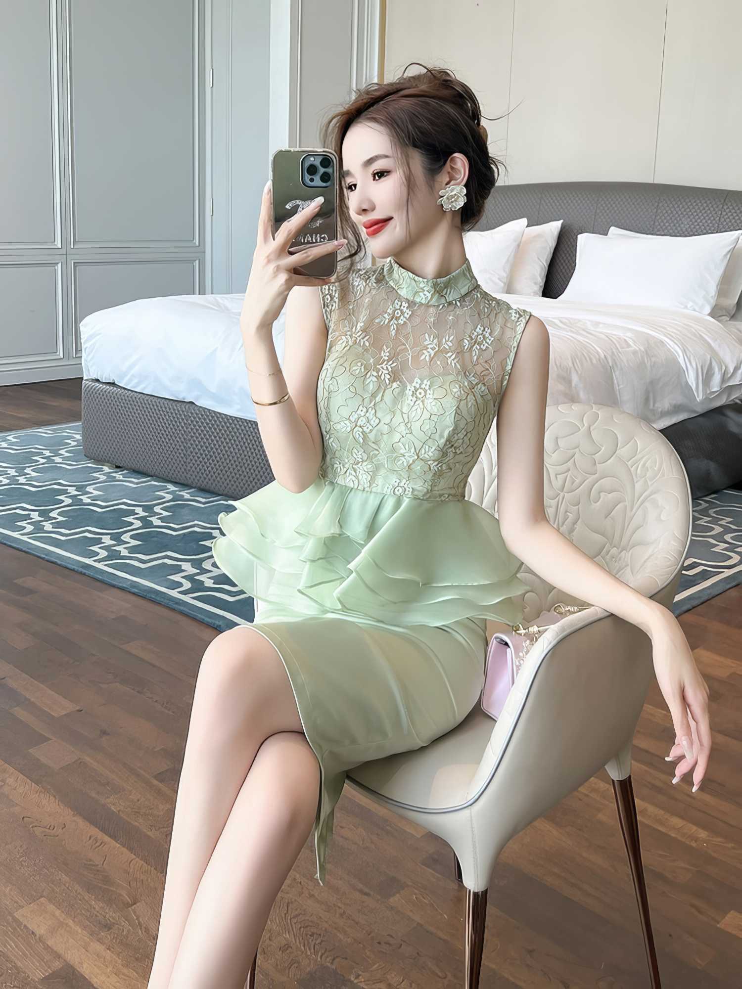 Sleeveless Halter Neck Ruffled Peplum Dress