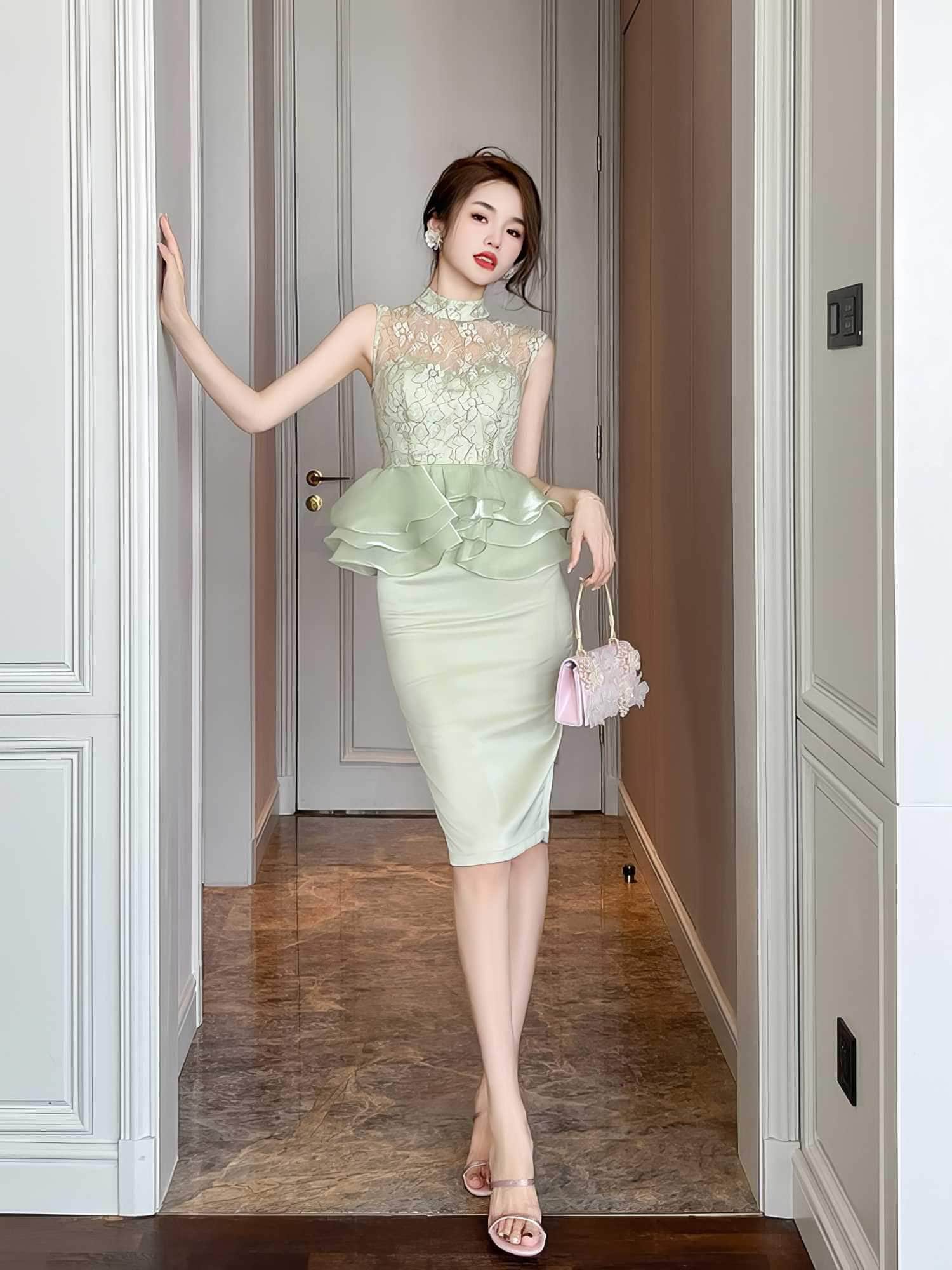 Sleeveless Halter Neck Ruffled Peplum Dress
