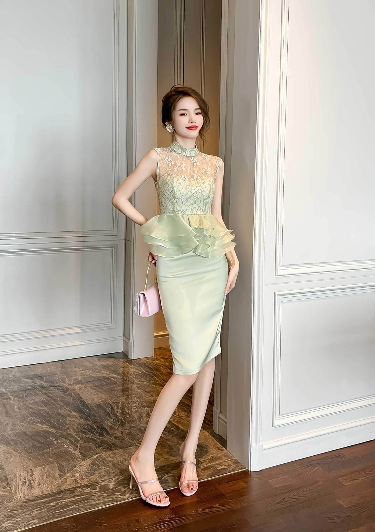 Sleeveless Halter Neck Ruffled Peplum Dress