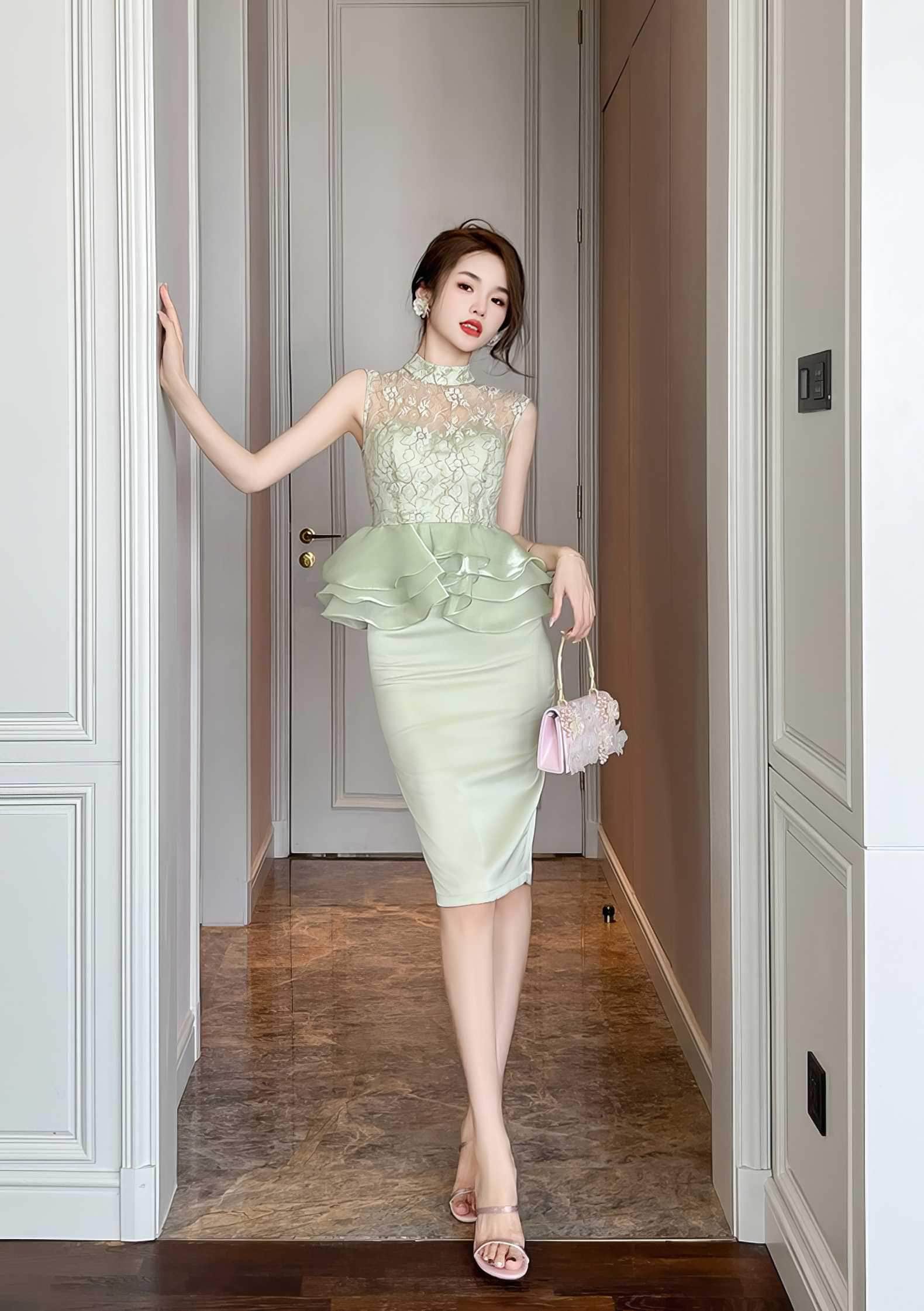 Sleeveless Halter Neck Ruffled Peplum Dress