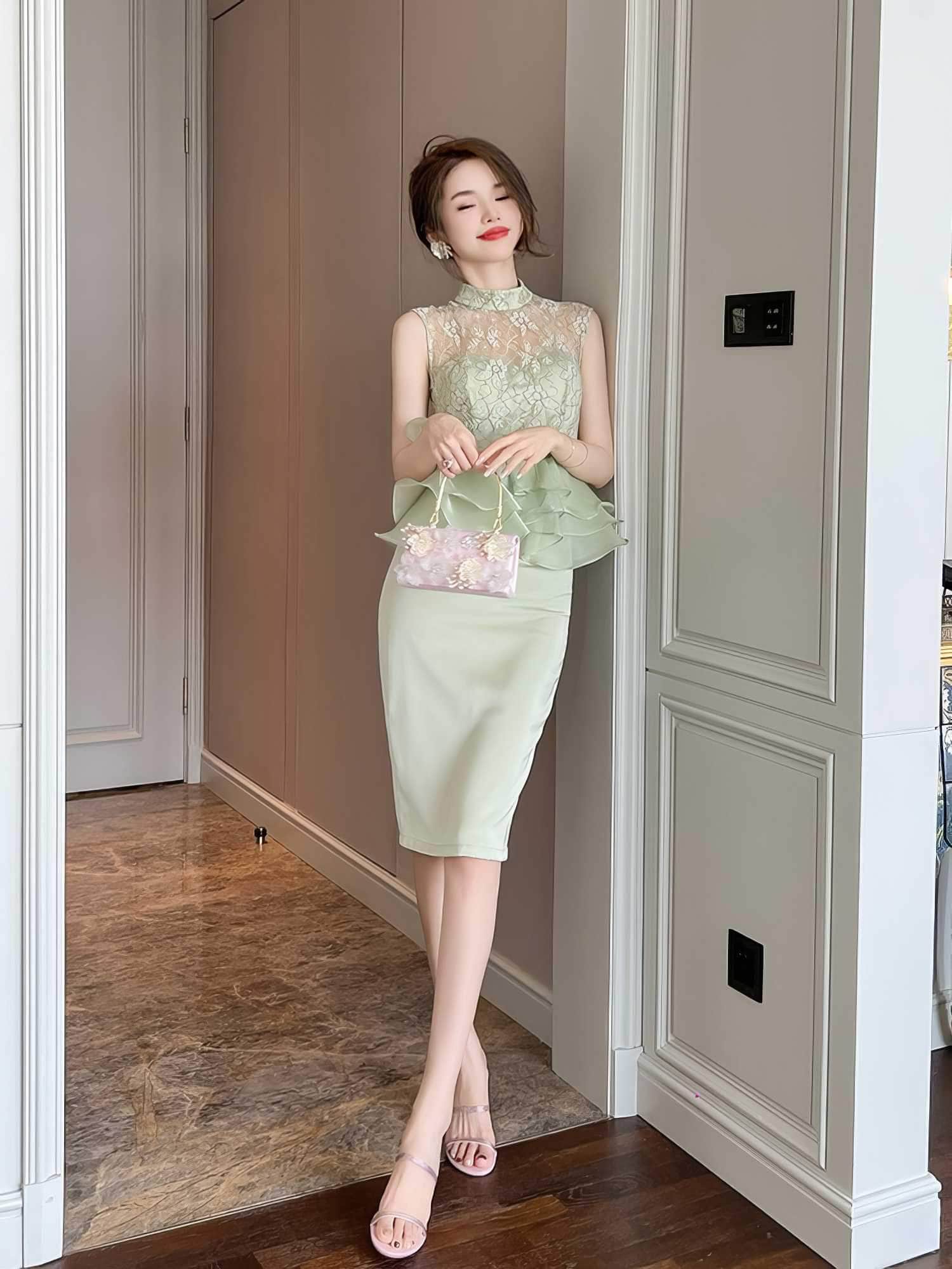 Sleeveless Halter Neck Ruffled Peplum Dress