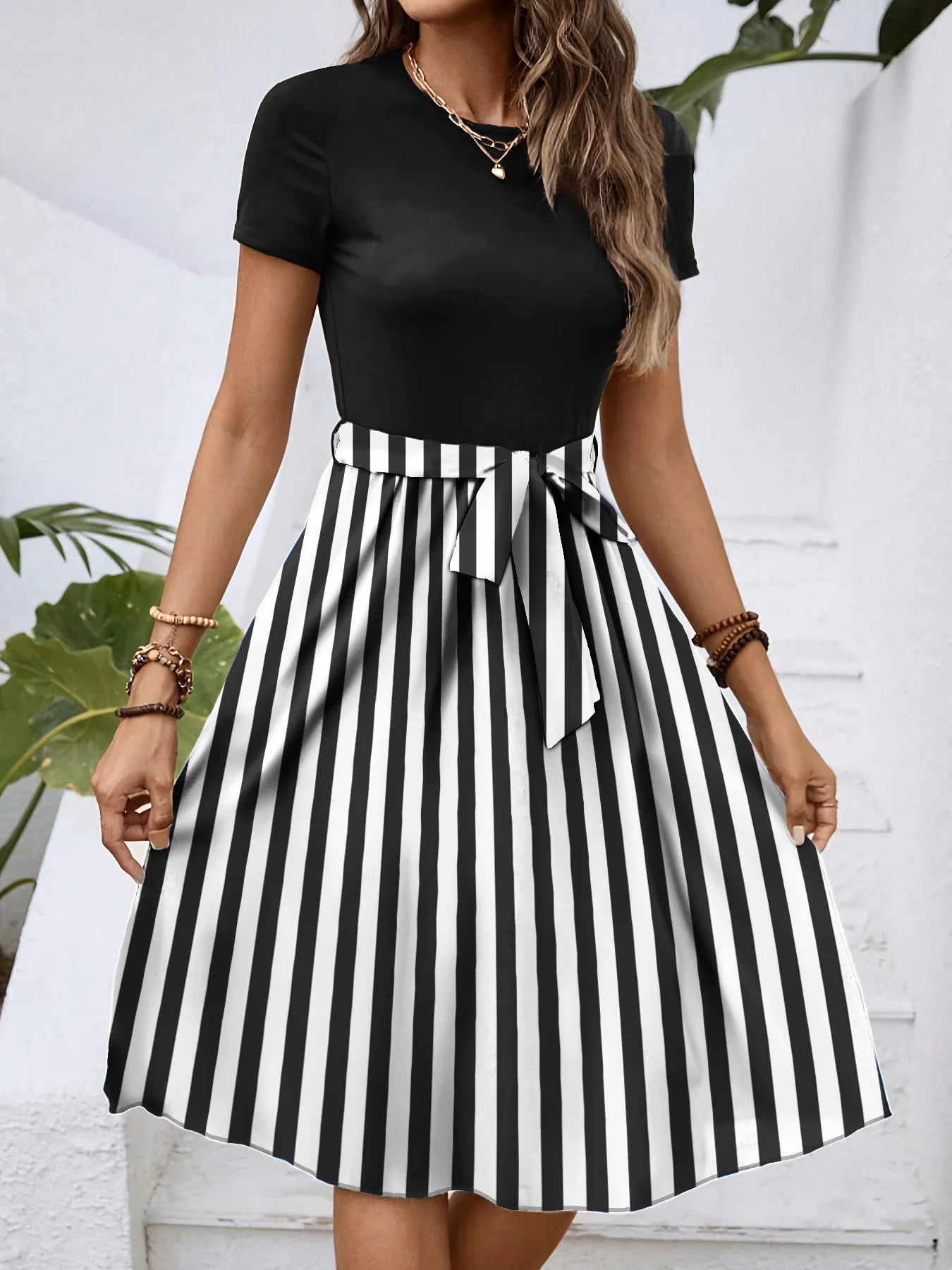 Striped Round Neck Short Sleeve Dress Black / S