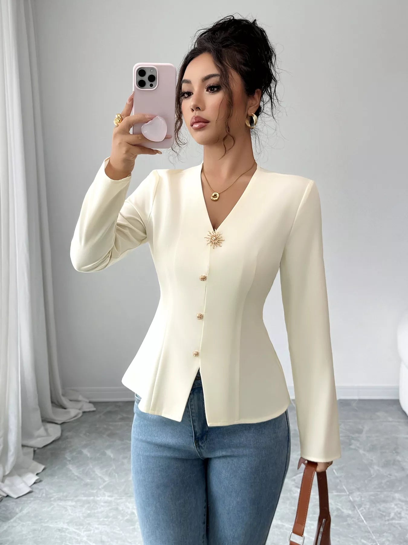 V-Neck Long Sleeve Fitted Blouse Cream / S
