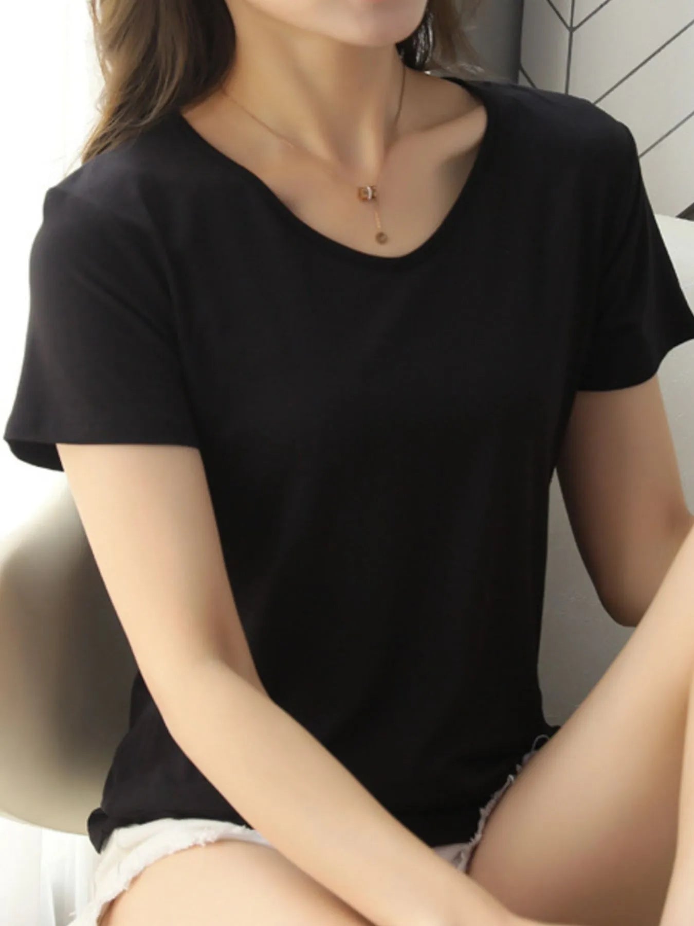 V-Neck Short Sleeve T-Shirt Black / M