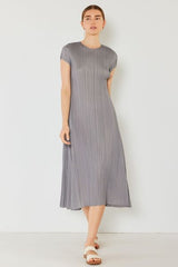 Vestido plisado de corte A con mangas cortas de Marina West Swim