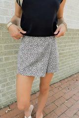 Women's leopard-print denim shorts with an elastic waistband and pockets.