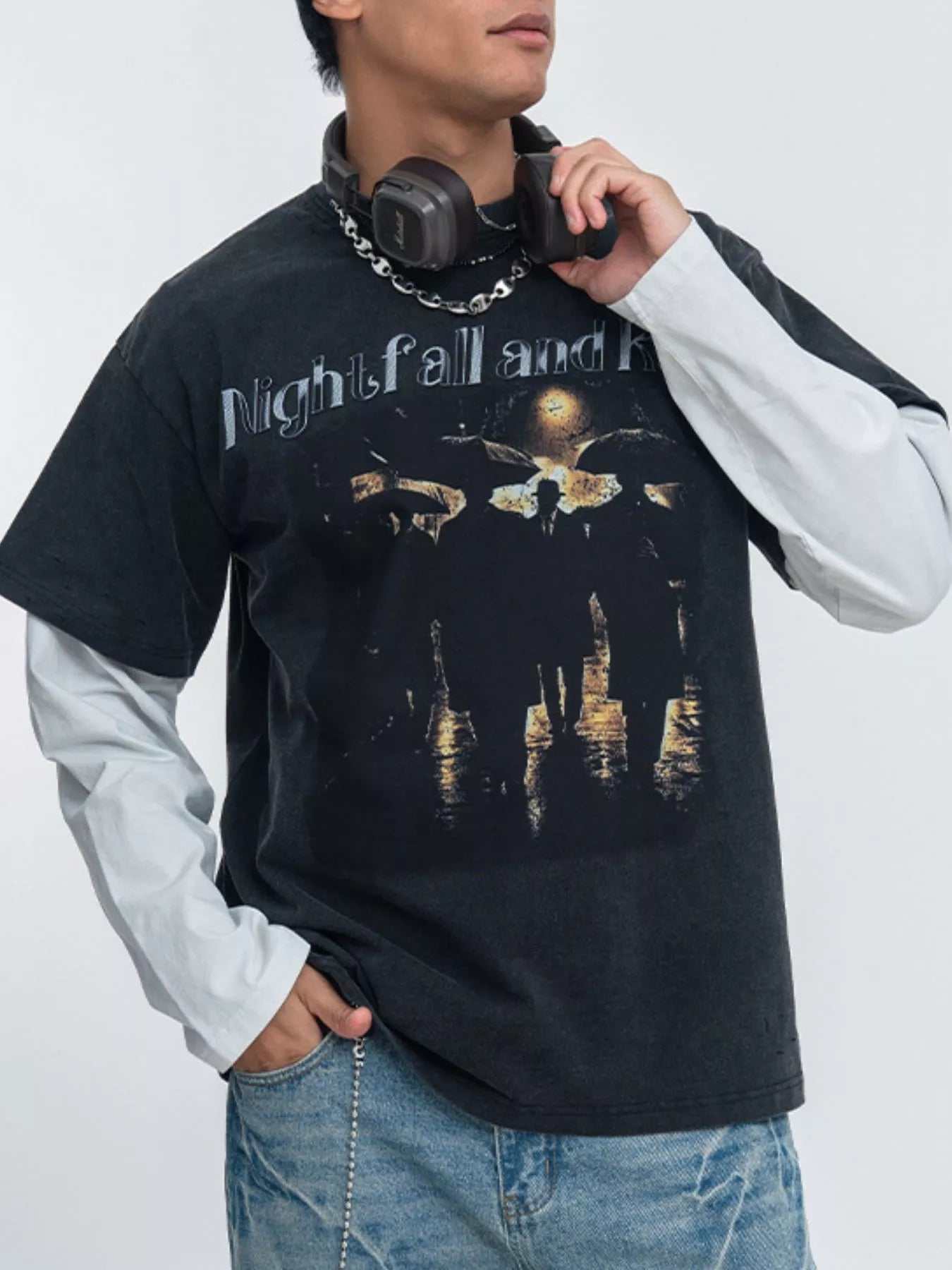 Men's vintage-washed graphic T-shirt featuring a round neckline.