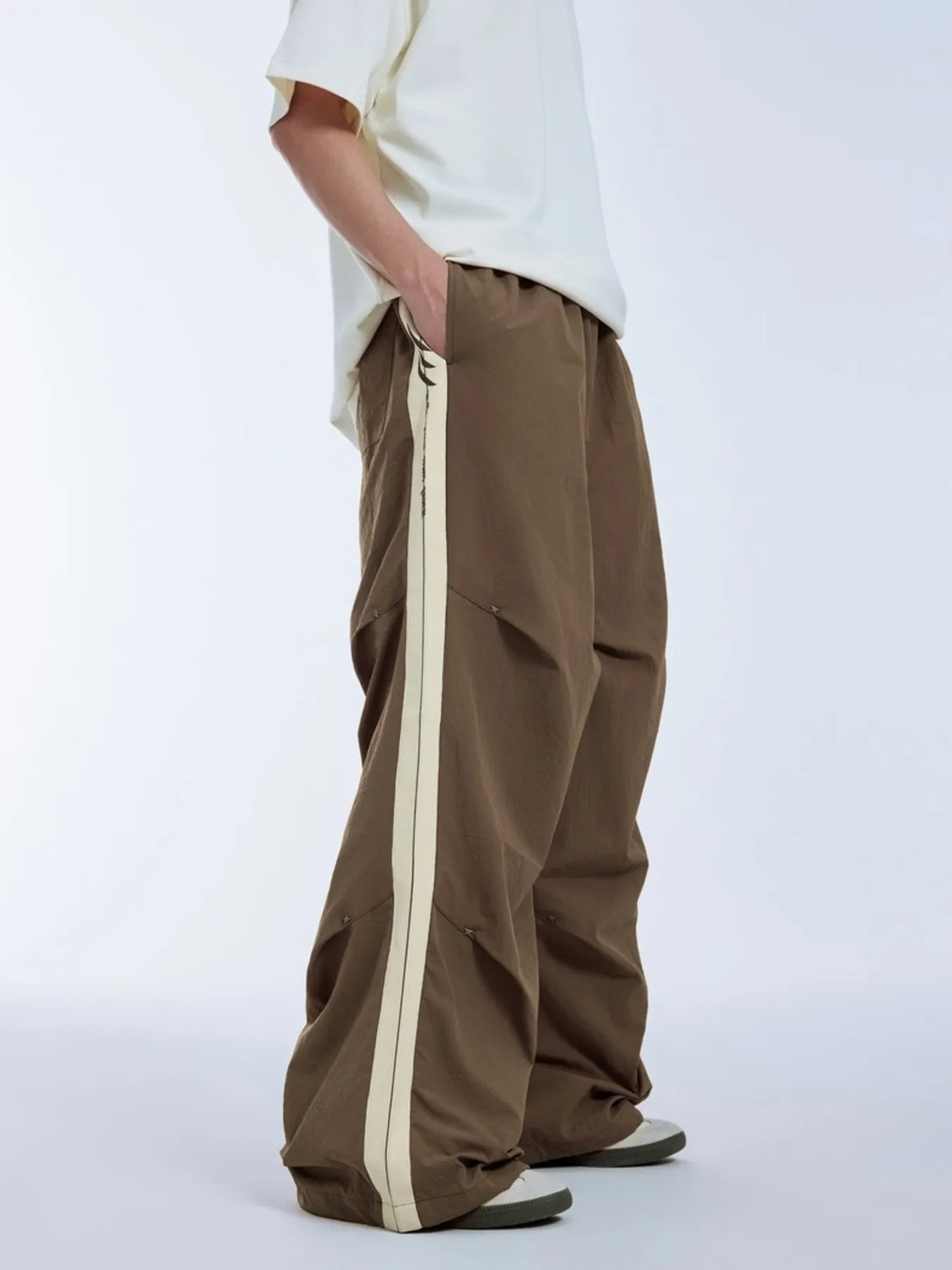 mens-side-stripe-relaxed-fit-pants-01