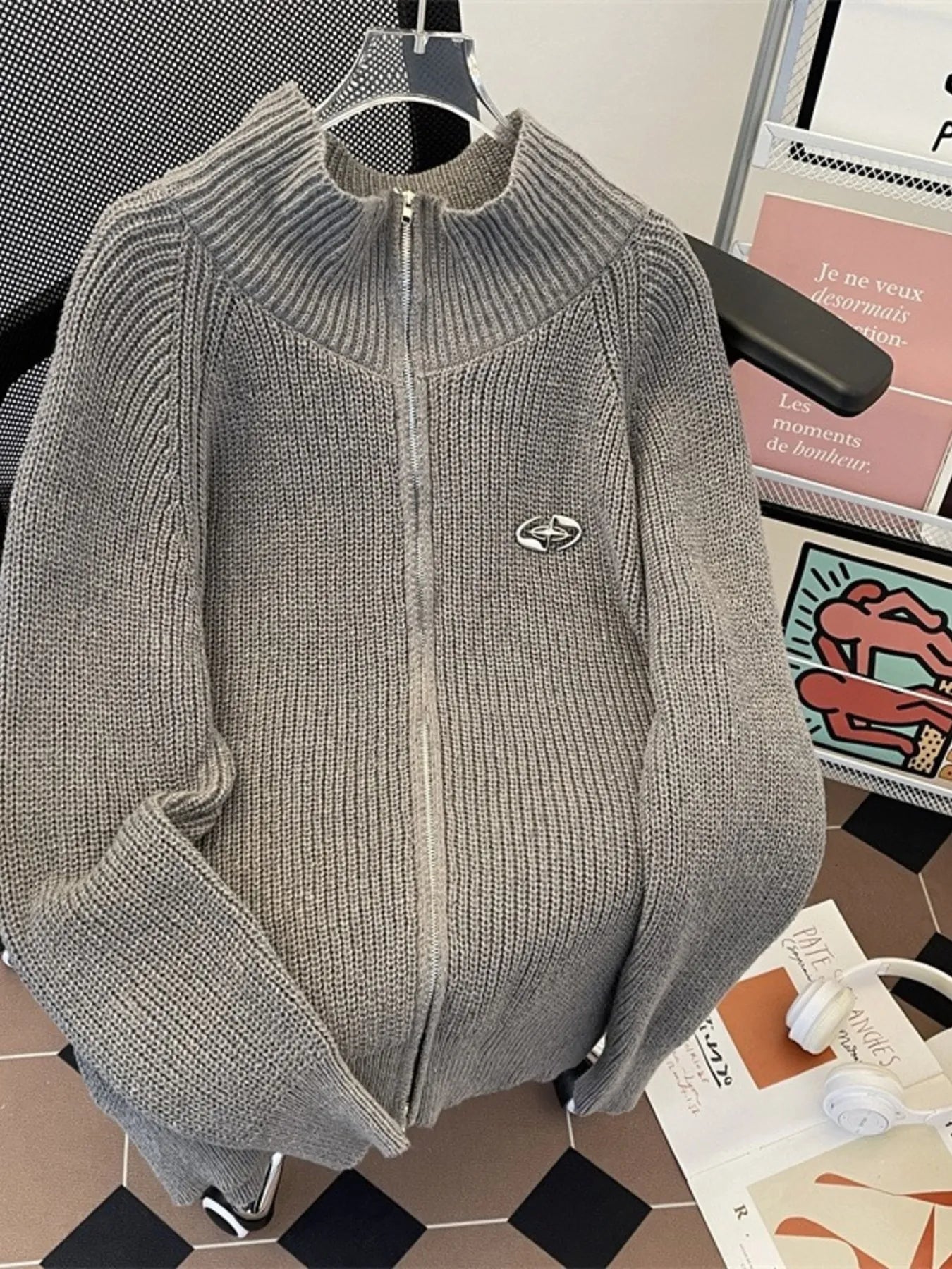 2196165a9fa341149c683566698f4ea5-Max-Origin