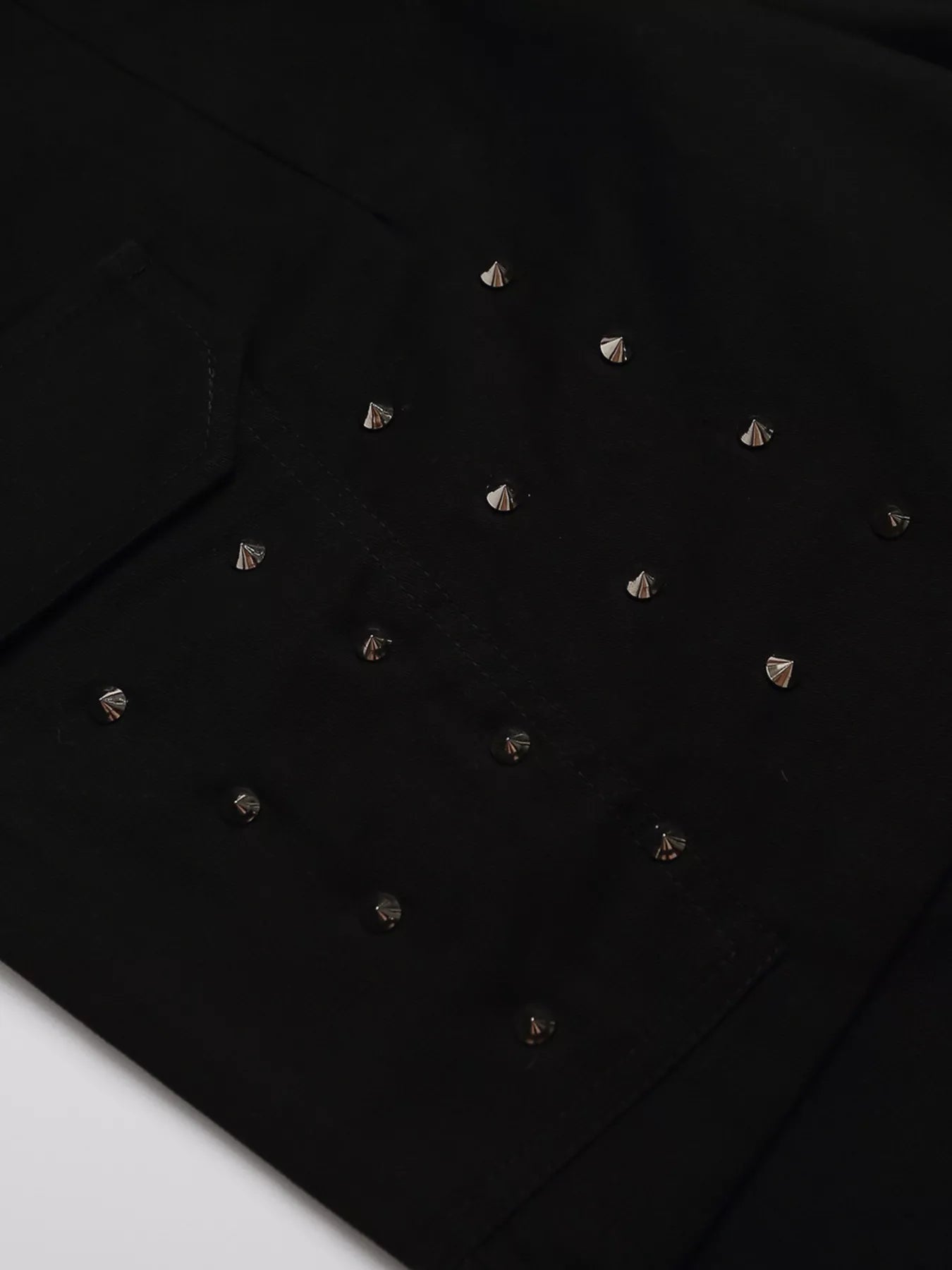 mens-studded-cargo-capris-04