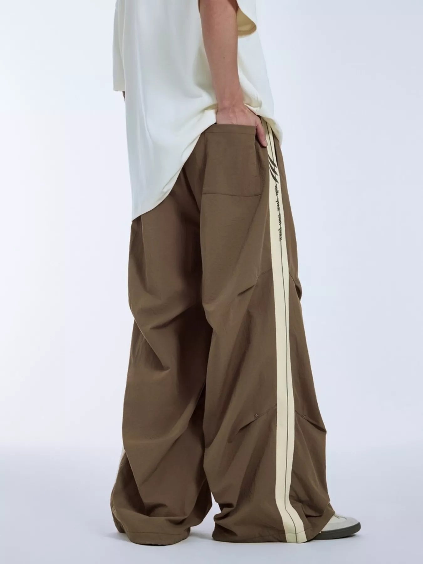 mens-side-stripe-relaxed-fit-pants-02