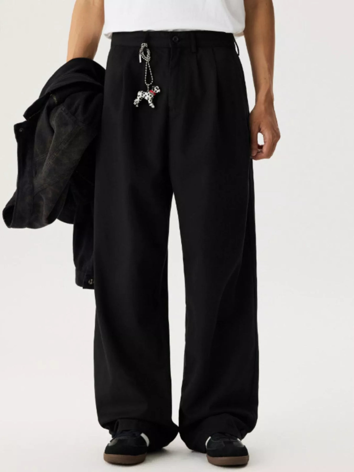 Men's relaxed fit pants with a drawstring waist and pockets.