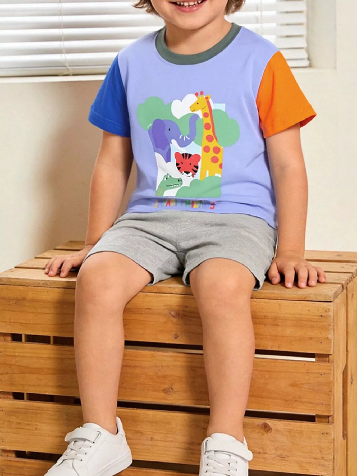Children's multicolor cotton T-shirt with an animal graphic and short sleeves.
