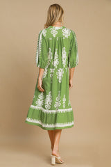 Vestido midi con muescas y estampado Umgee
