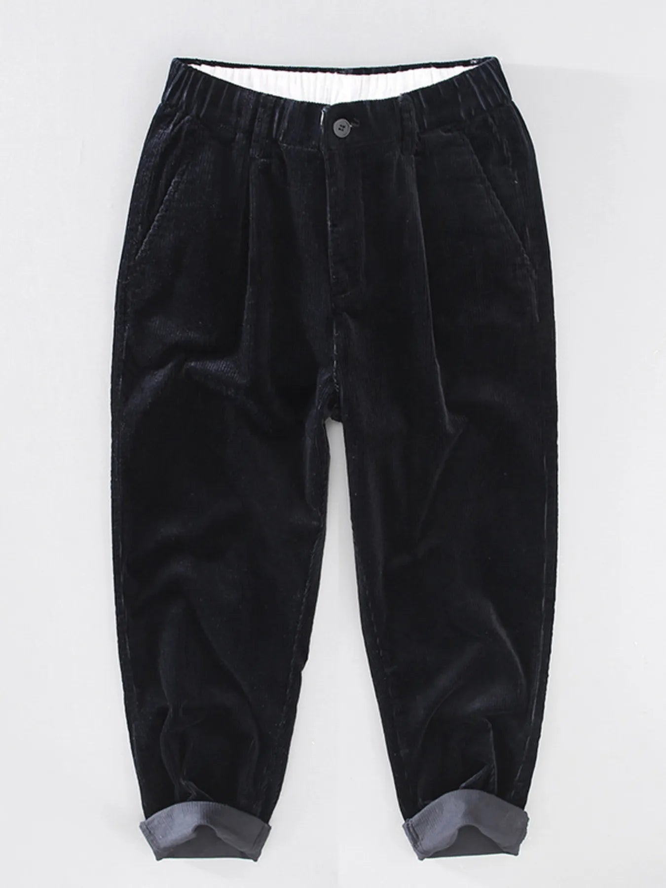 Men's pleated corduroy casual pants with pockets.