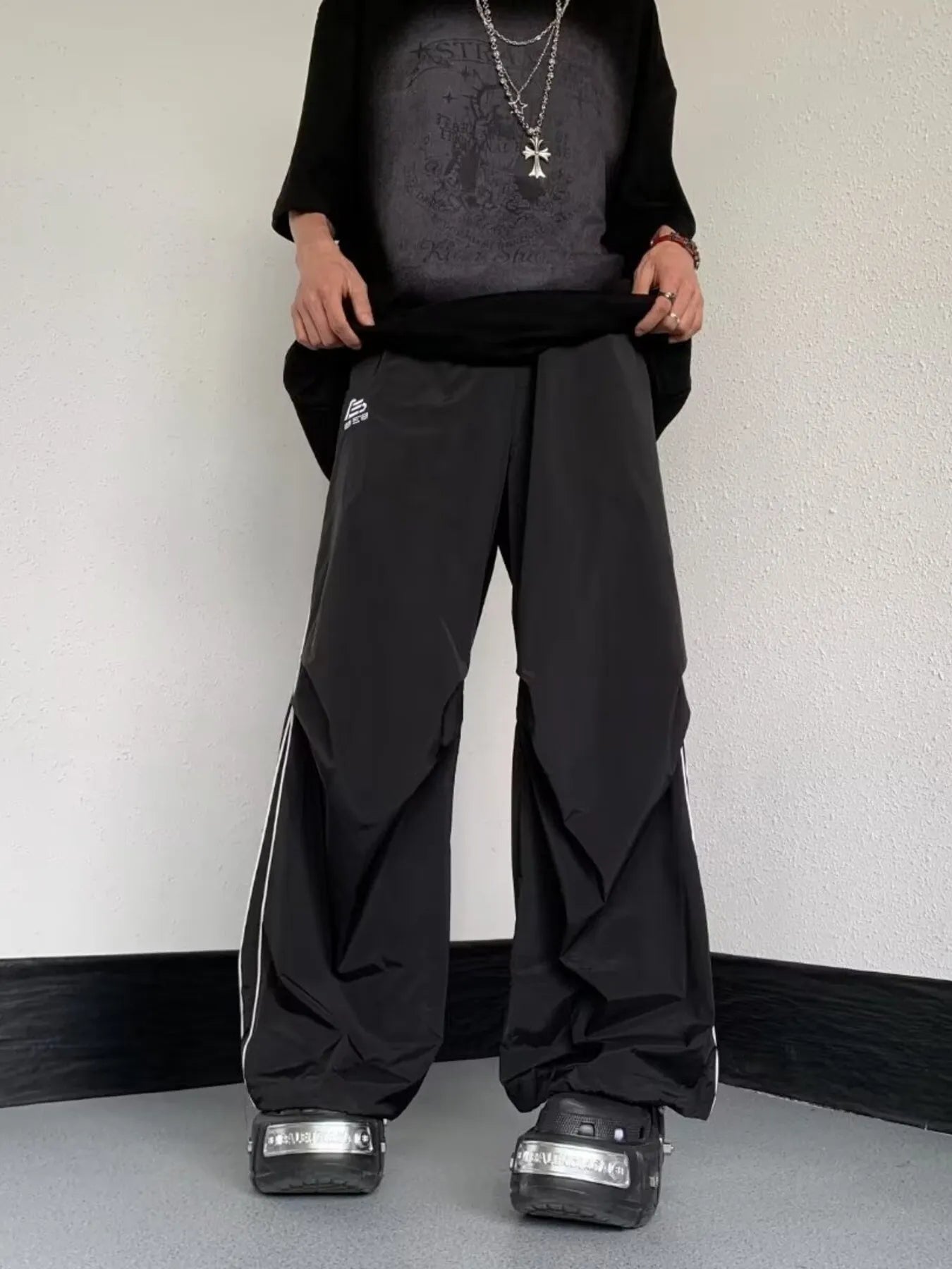 mens-striped-wide-leg-pants-02