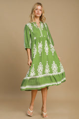 Vestido midi con muescas y estampado Umgee