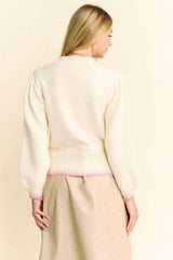 Suéter peludo de cuello alto con parches de flores de Davi &amp; Dani