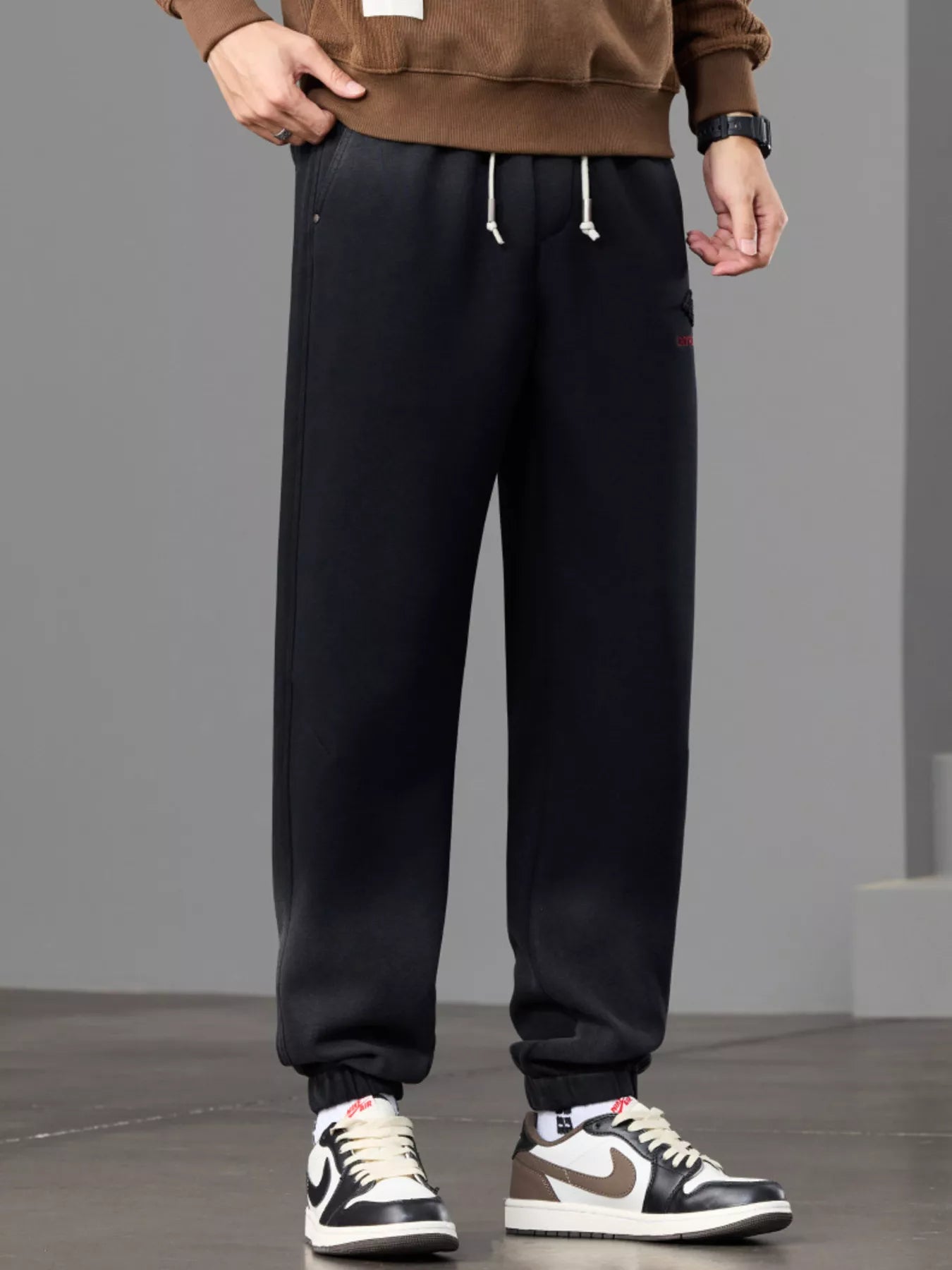 mens-casual-loose-fit-sweatpants-02