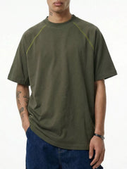 Men's round-neck T-shirt with contrast stitching, seam detailing and slight stretch.