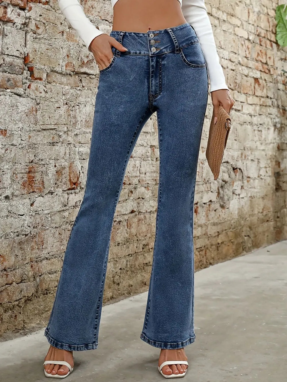 Women's bootcut jeans with pockets, button fastening, and slightly stretchy fabric.
