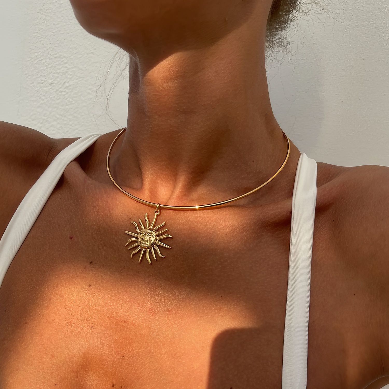 Happy Sun Pendant Wire Choker Necklace