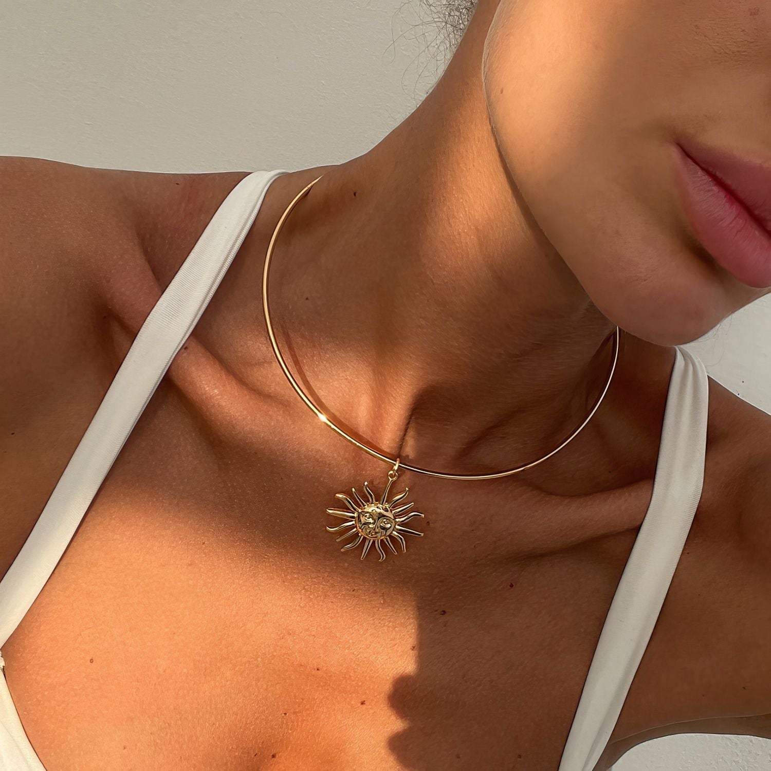 Happy Sun Pendant Wire Choker Necklace