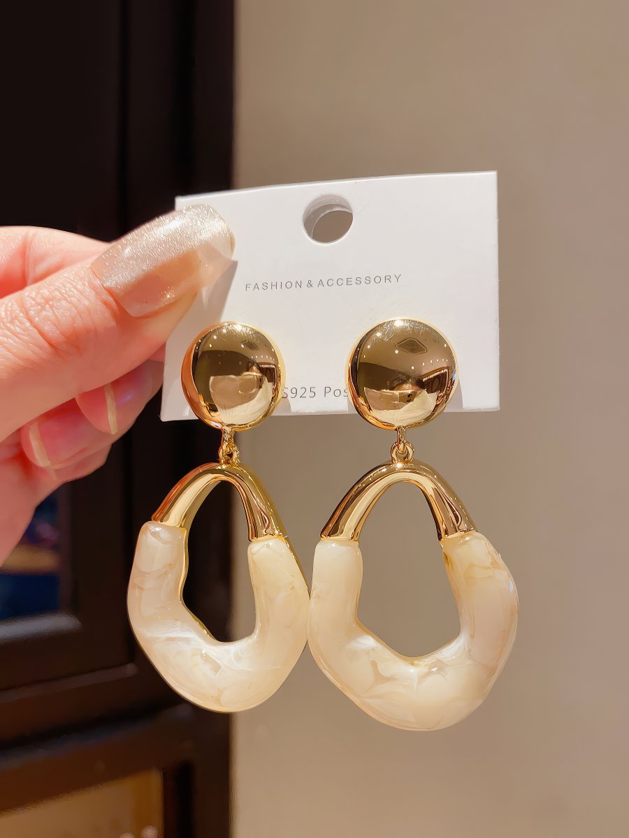 Stylish Gold Tone Drop Earrings with Round Top and Irregular Creamy White Geometric Inset