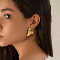 Wrinkled Scallop Shell Stud Earrings
