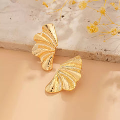 Wrinkled Scallop Shell Stud Earrings