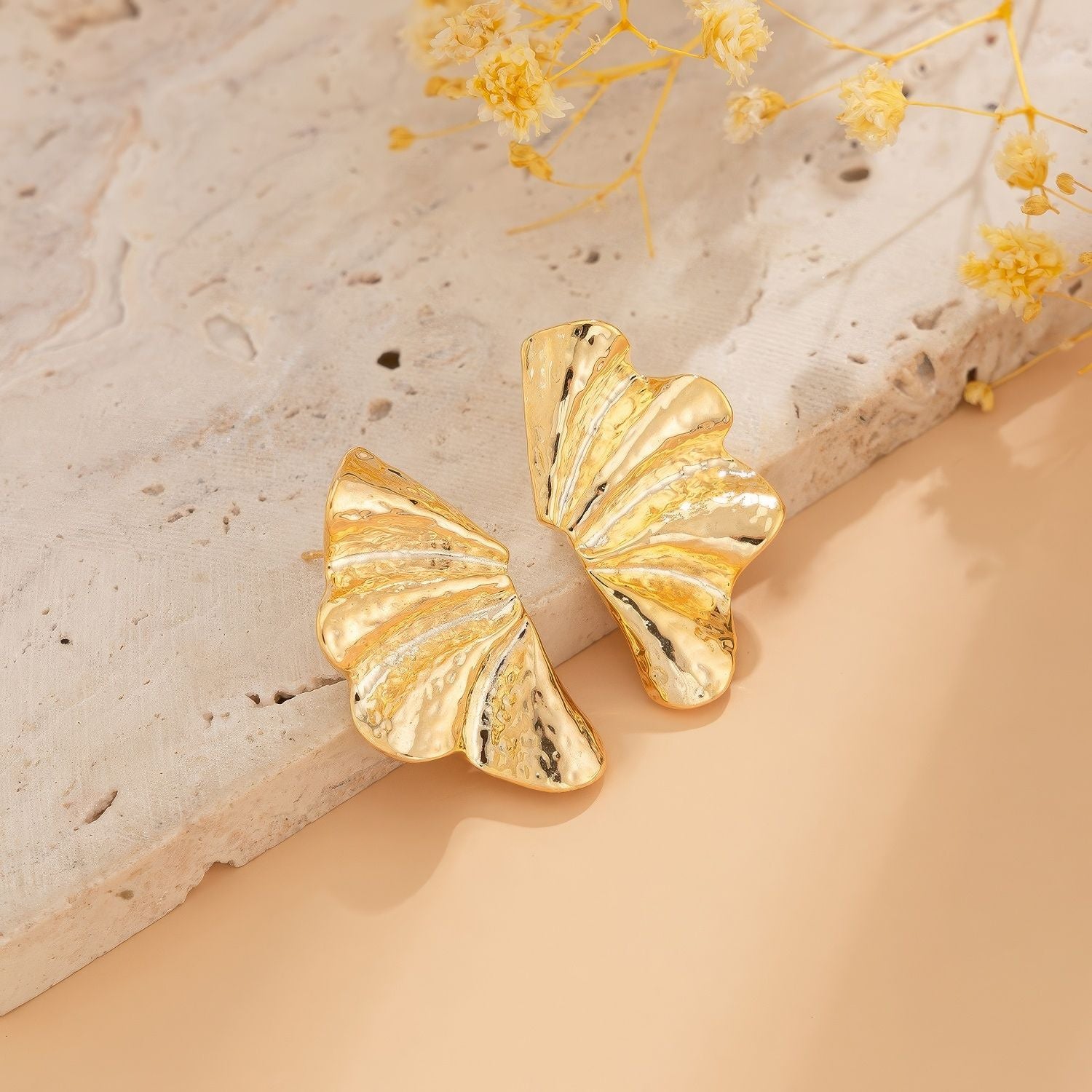 Wrinkled Scallop Shell Stud Earrings
