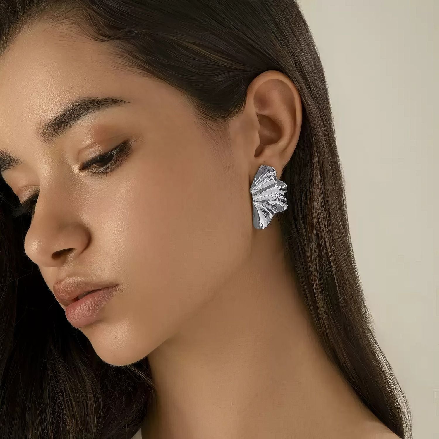 Wrinkled Scallop Shell Stud Earrings