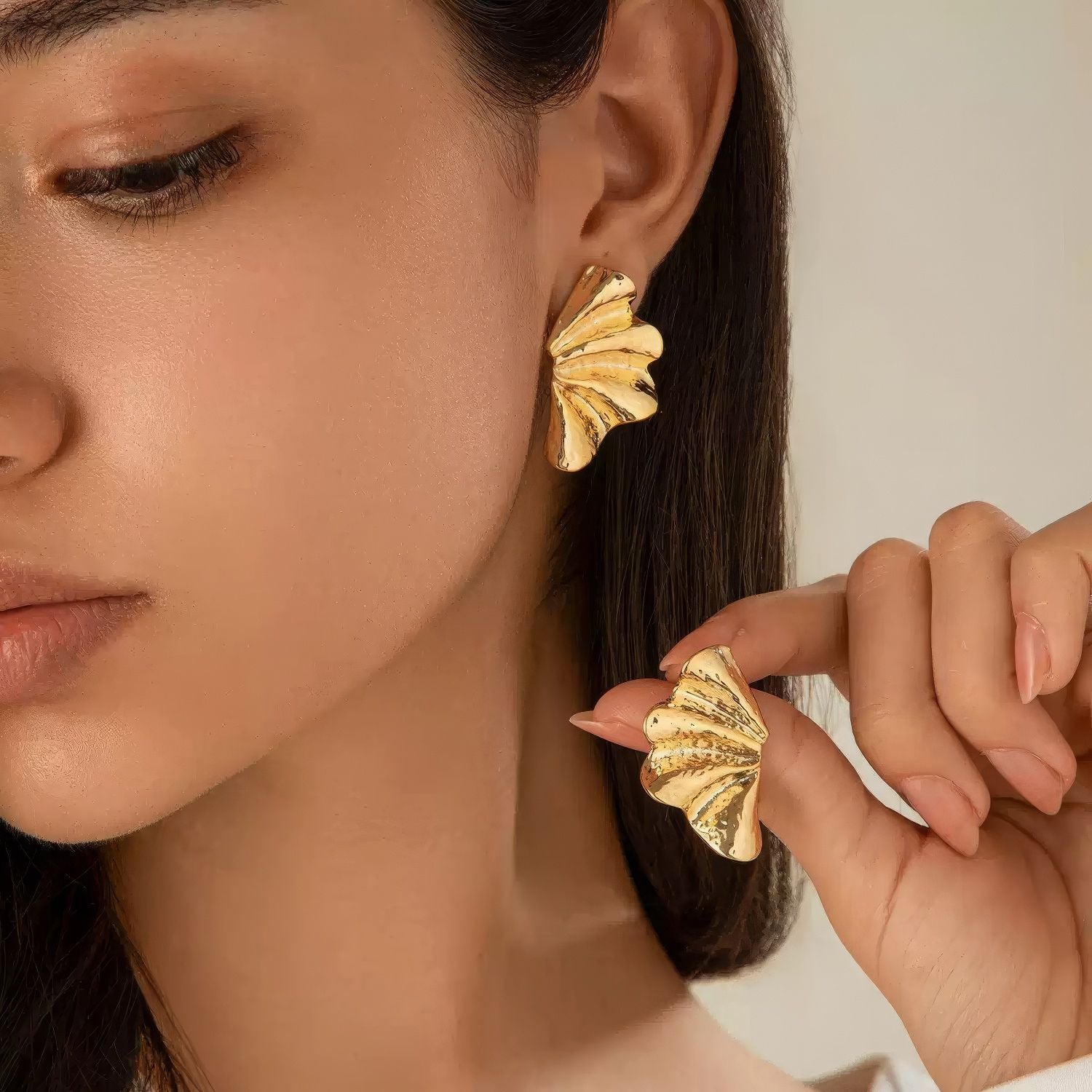 Wrinkled Scallop Shell Stud Earrings