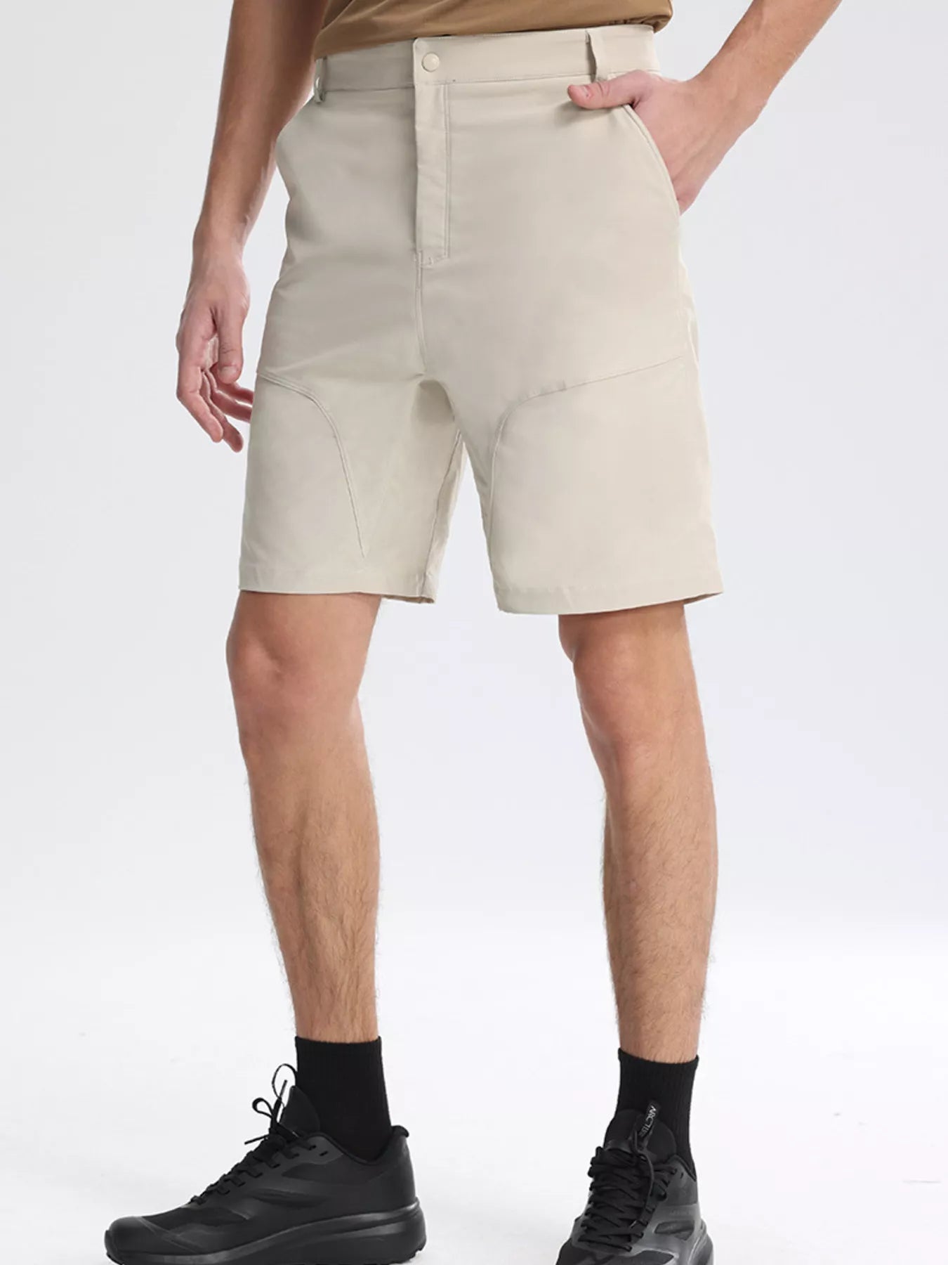 Men's lightweight casual shorts with pockets.